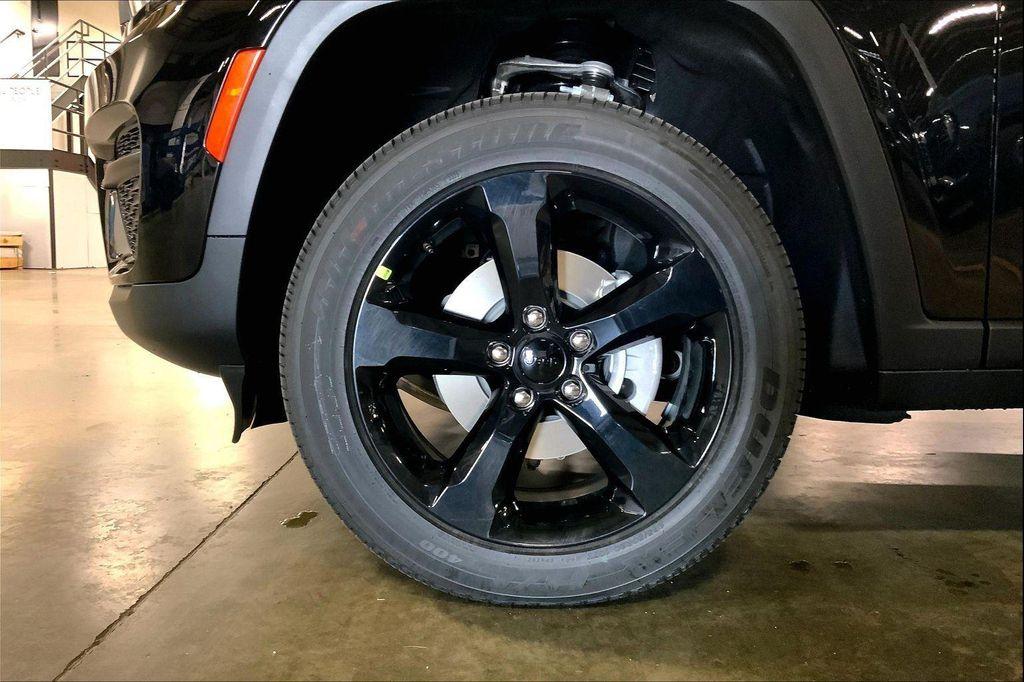 new 2025 Jeep Grand Cherokee car, priced at $38,575