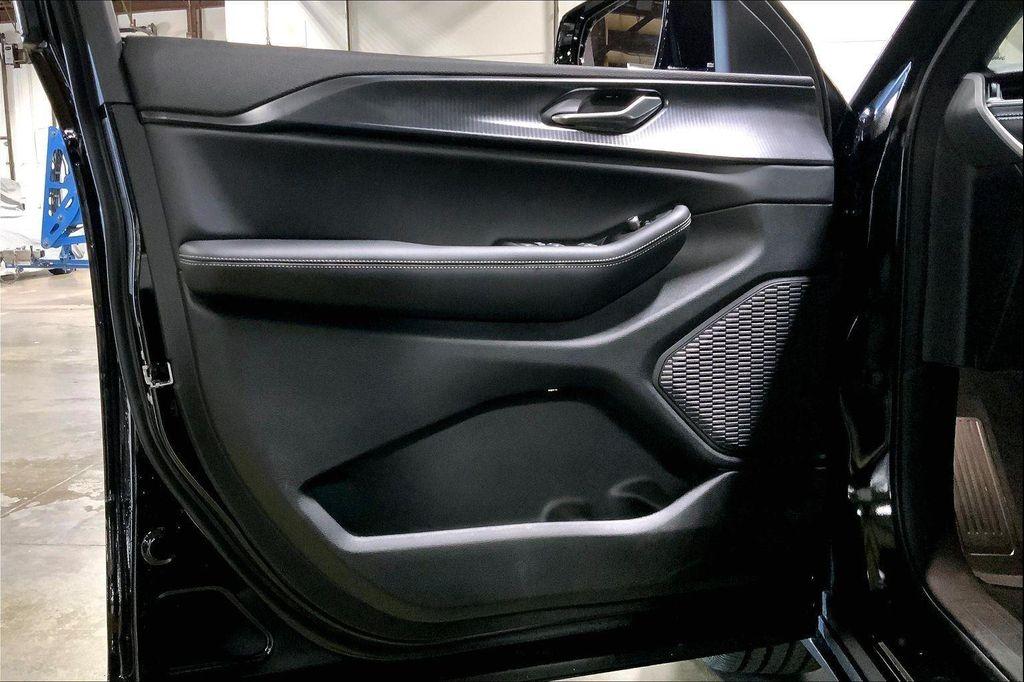 new 2025 Jeep Grand Cherokee car, priced at $38,575