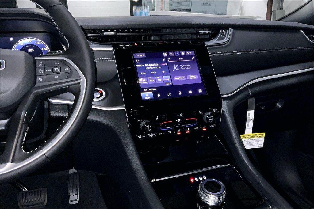 new 2025 Jeep Grand Cherokee car, priced at $38,575