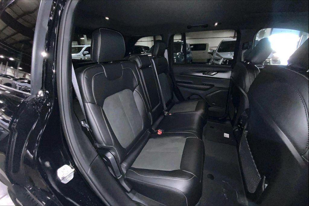 new 2025 Jeep Grand Cherokee car, priced at $38,575