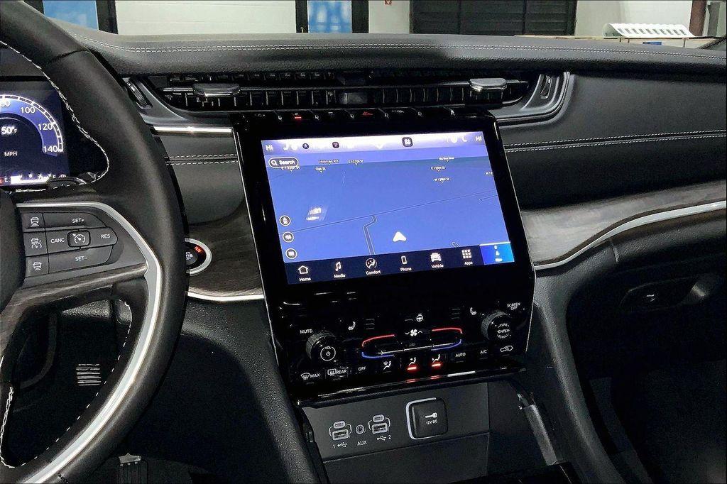 new 2025 Jeep Grand Cherokee car, priced at $43,574