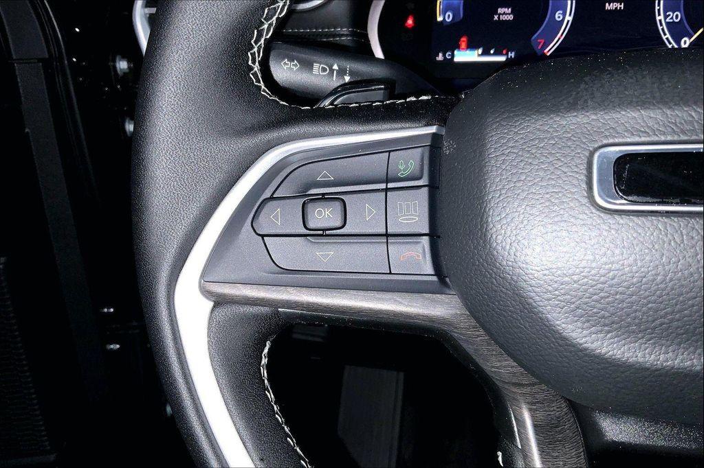 new 2025 Jeep Grand Cherokee car, priced at $43,574