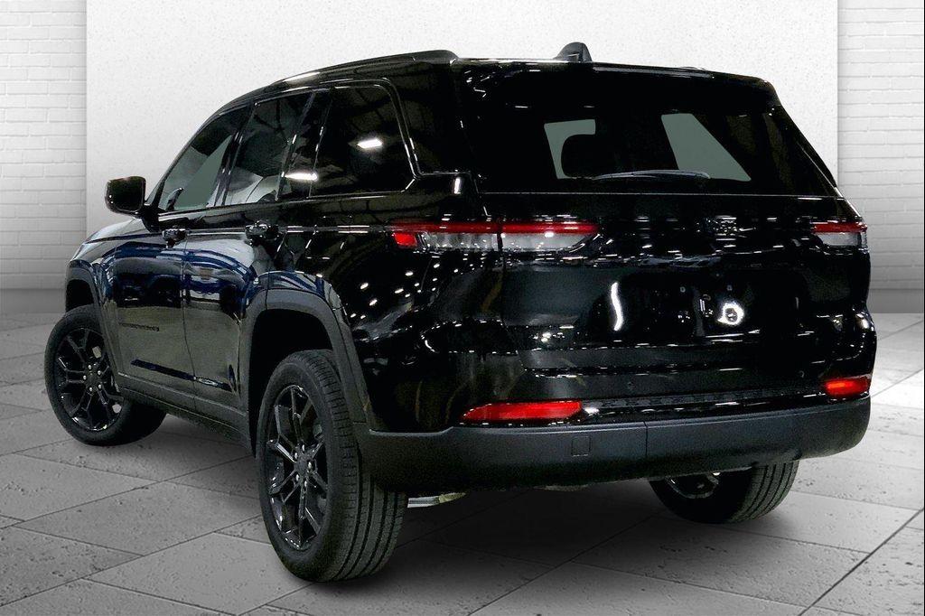 new 2025 Jeep Grand Cherokee car, priced at $43,574
