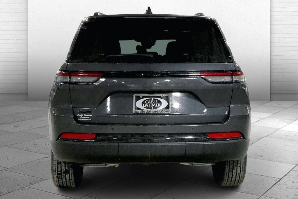 new 2025 Jeep Grand Cherokee car, priced at $45,100