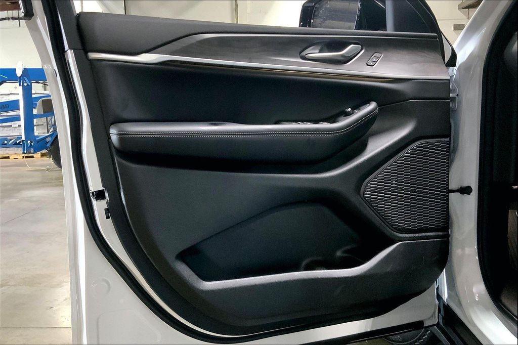 new 2025 Jeep Grand Cherokee car, priced at $36,637