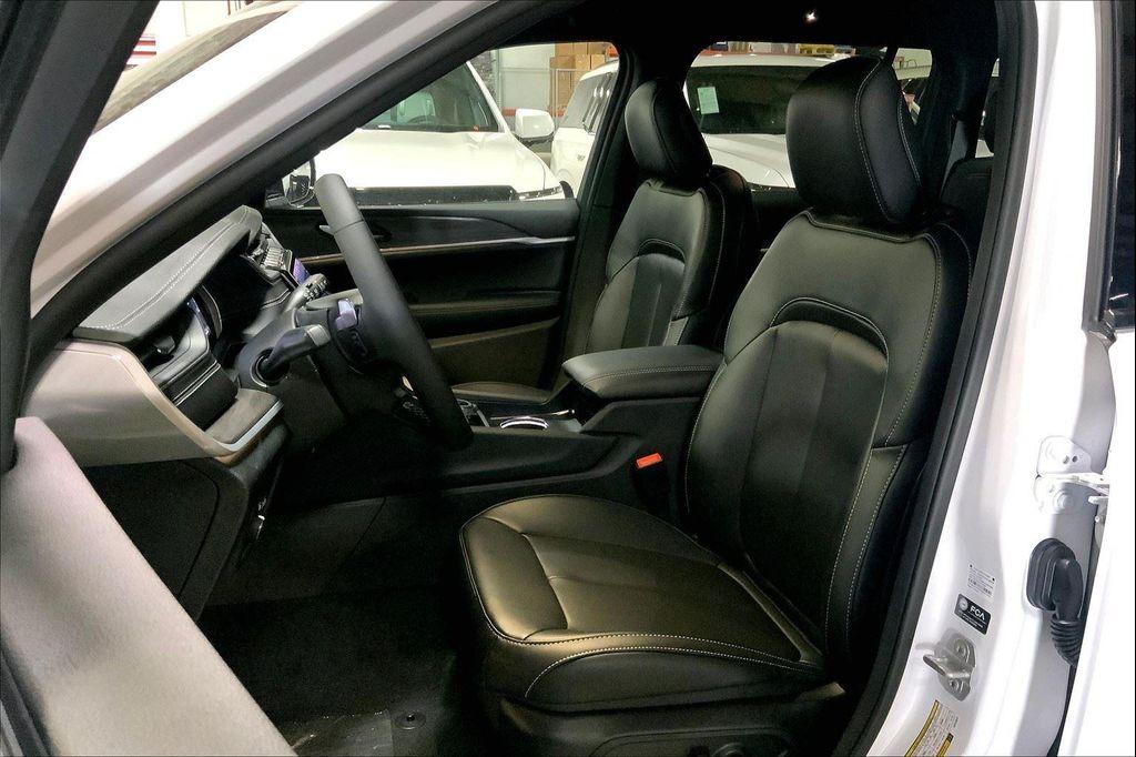 new 2025 Jeep Grand Cherokee car, priced at $36,637