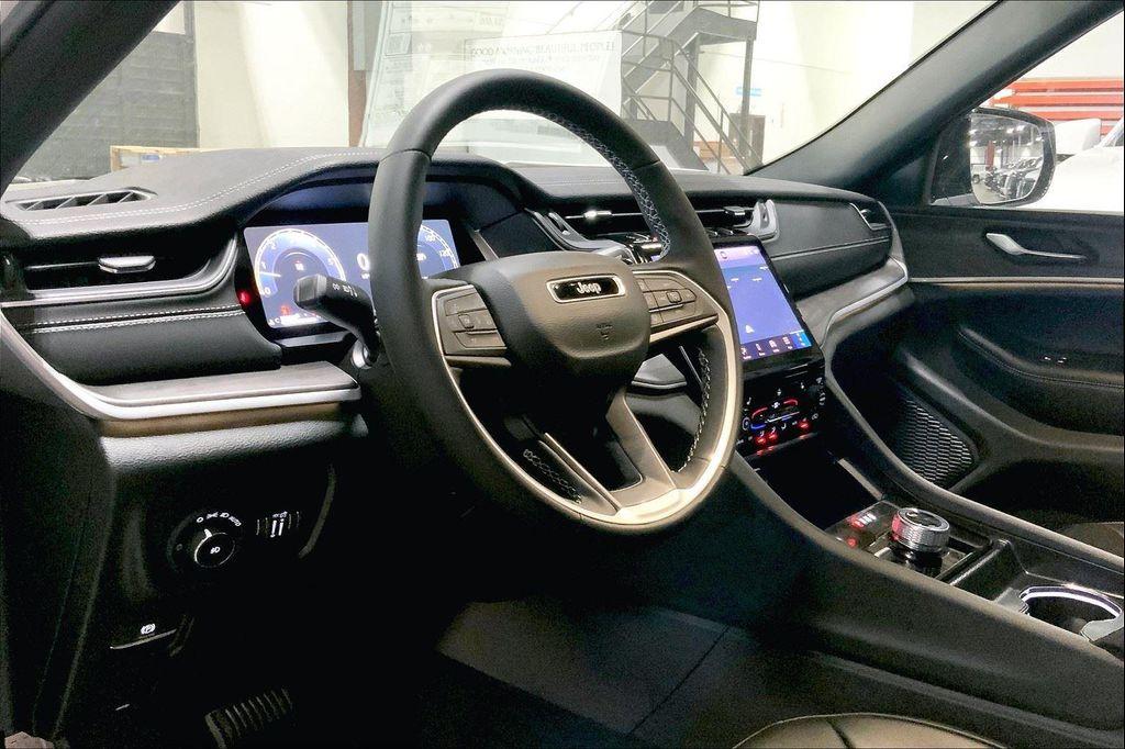 new 2025 Jeep Grand Cherokee car, priced at $36,637