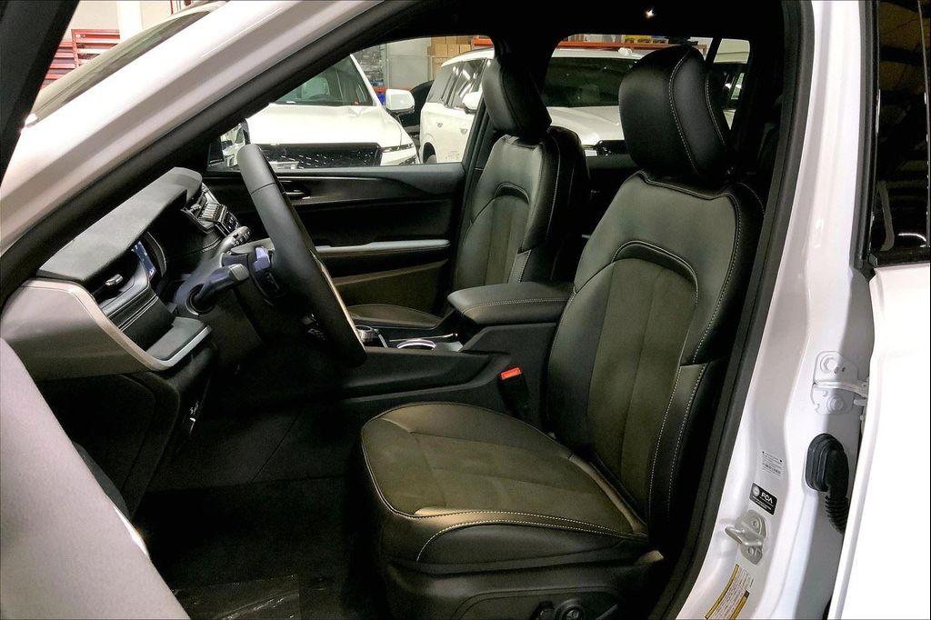 new 2025 Jeep Grand Cherokee car, priced at $37,622