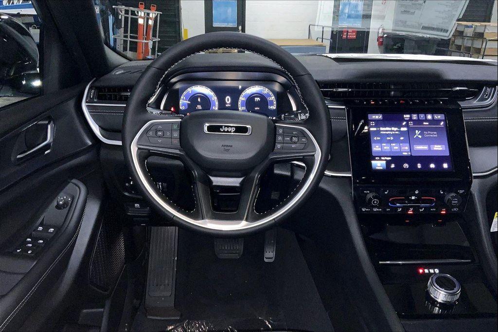 new 2025 Jeep Grand Cherokee car, priced at $37,622