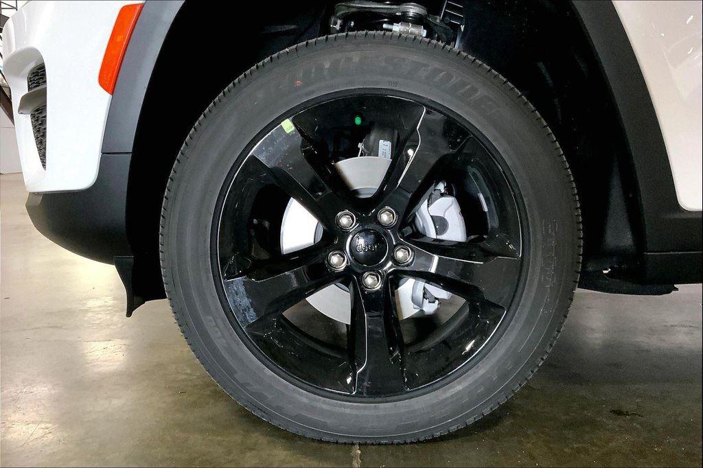 new 2025 Jeep Grand Cherokee car, priced at $37,622