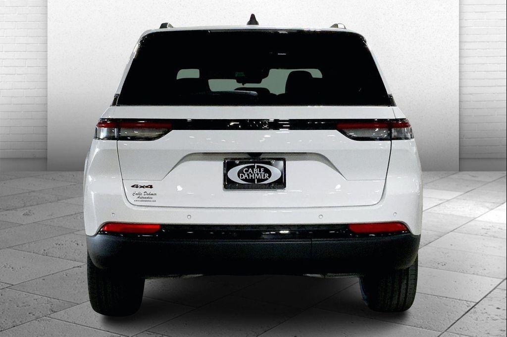 new 2025 Jeep Grand Cherokee car, priced at $37,622