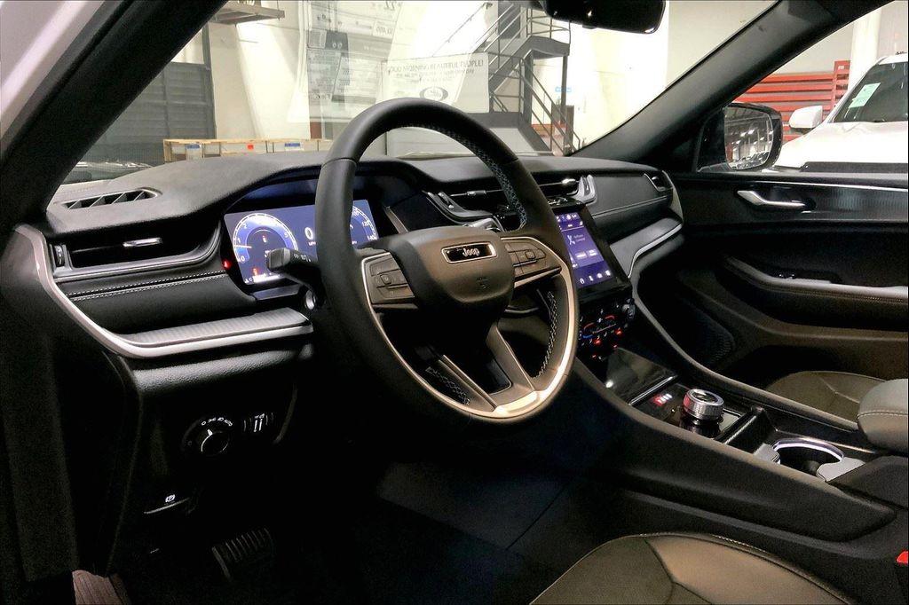 new 2025 Jeep Grand Cherokee car, priced at $37,622