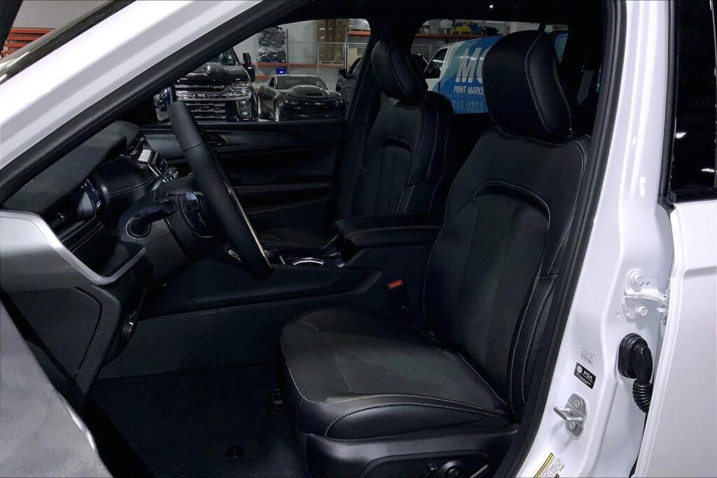 new 2025 Jeep Grand Cherokee car, priced at $45,217
