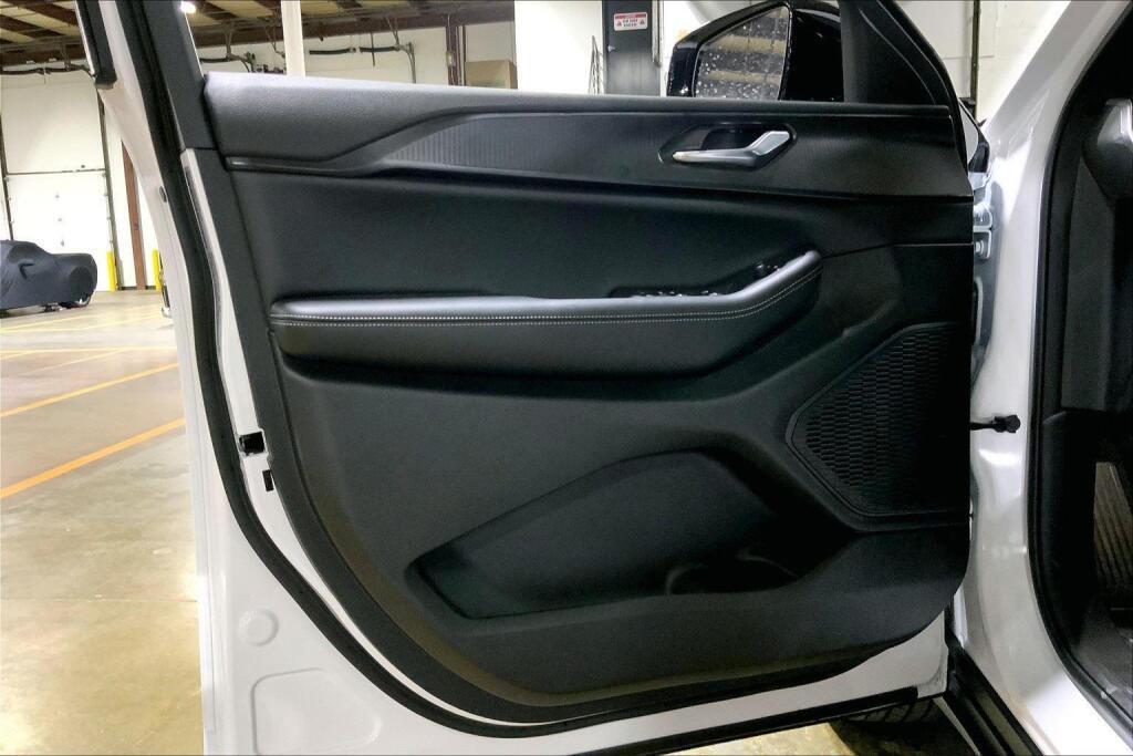 new 2025 Jeep Grand Cherokee car, priced at $45,217