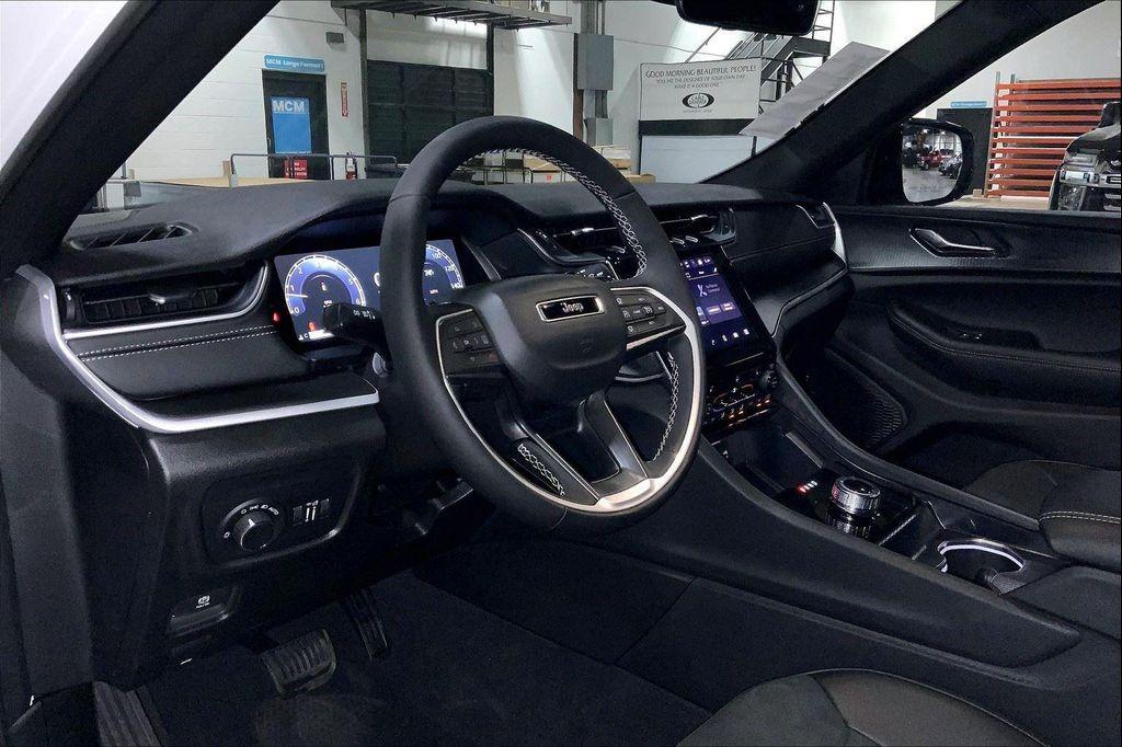 new 2025 Jeep Grand Cherokee car, priced at $44,251