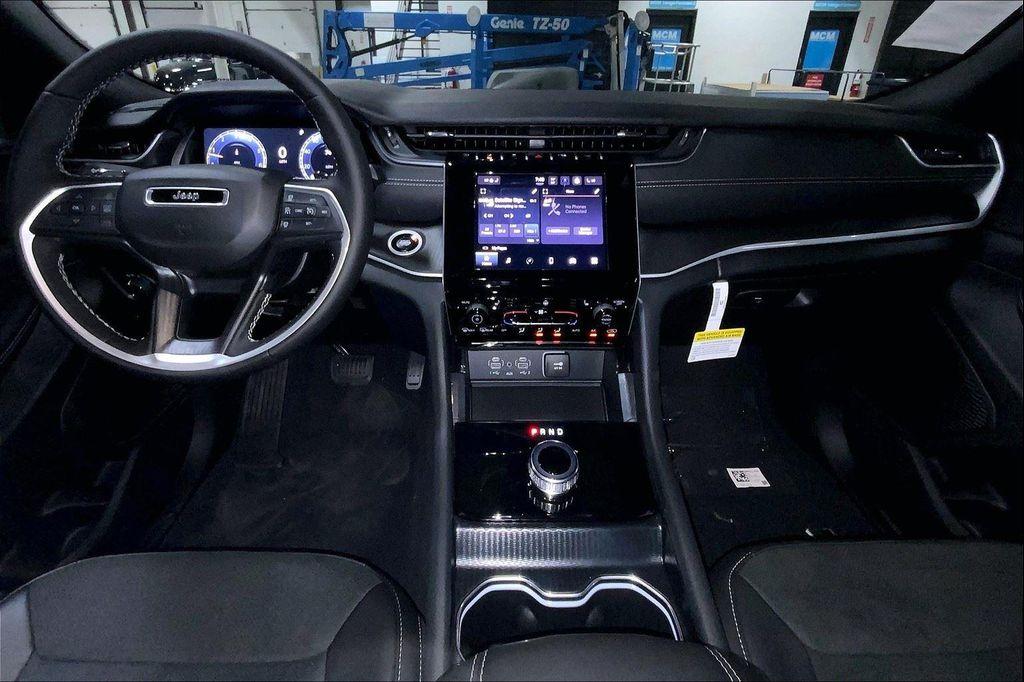 new 2025 Jeep Grand Cherokee car, priced at $44,251