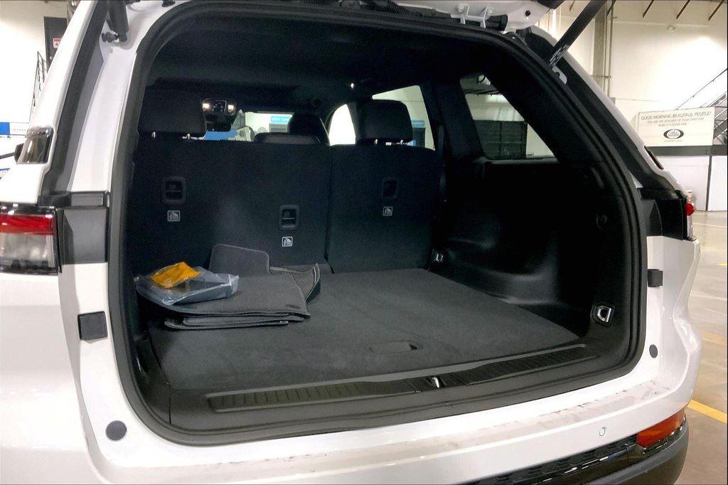 new 2025 Jeep Grand Cherokee car, priced at $44,251