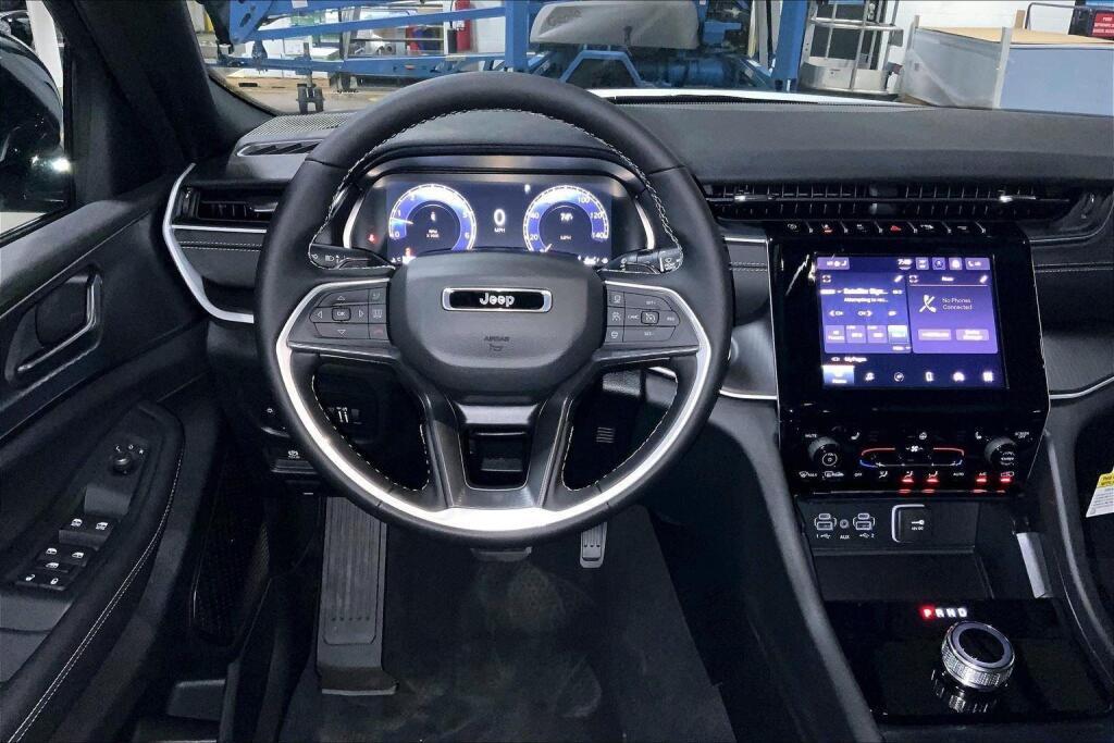 new 2025 Jeep Grand Cherokee car, priced at $45,217