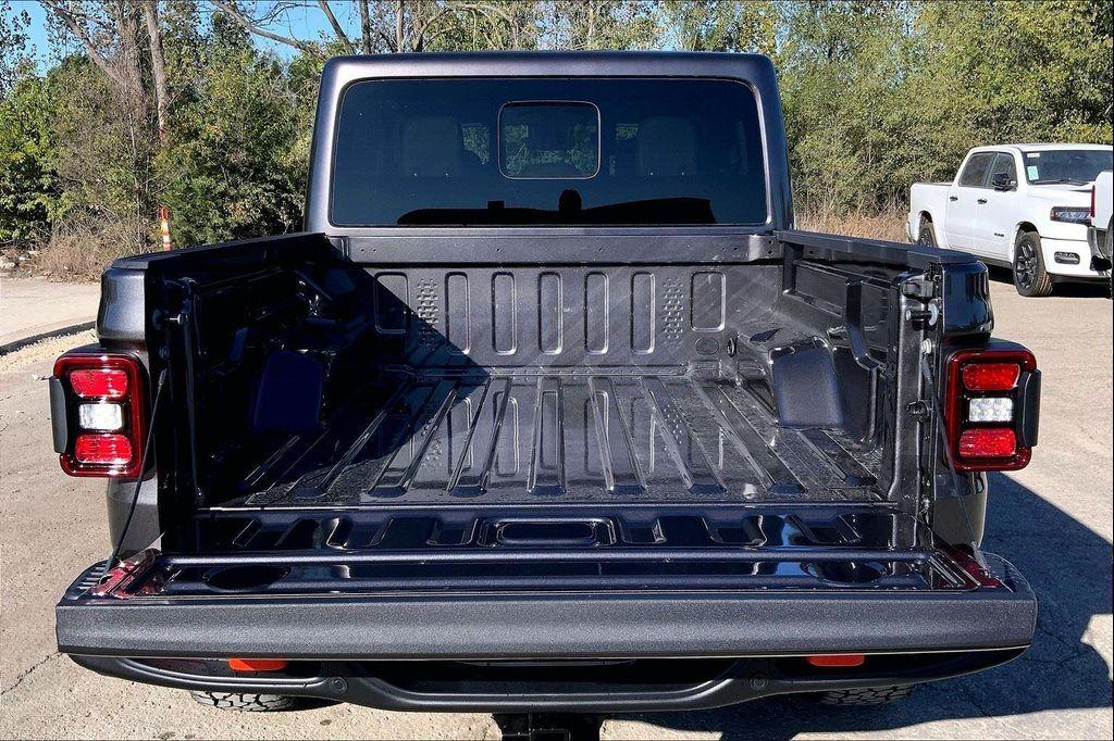 new 2025 Jeep Gladiator car, priced at $49,550