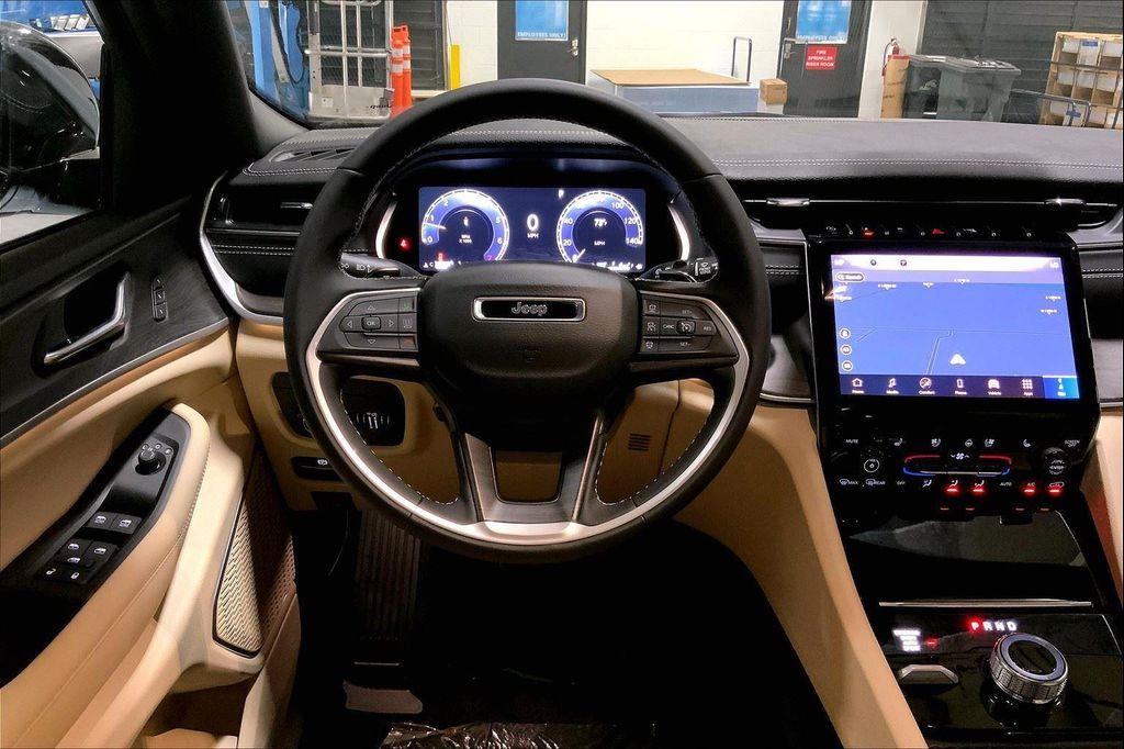 new 2025 Jeep Grand Cherokee car, priced at $45,411