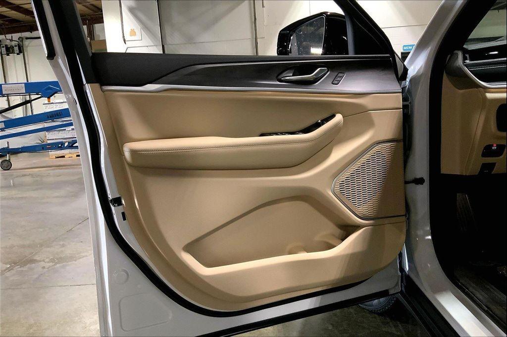 new 2025 Jeep Grand Cherokee car, priced at $45,411