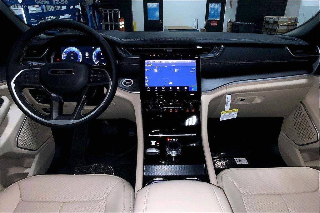 new 2025 Jeep Grand Cherokee car, priced at $45,411