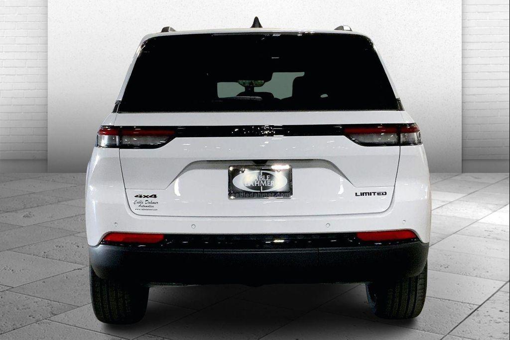 new 2025 Jeep Grand Cherokee car, priced at $45,411