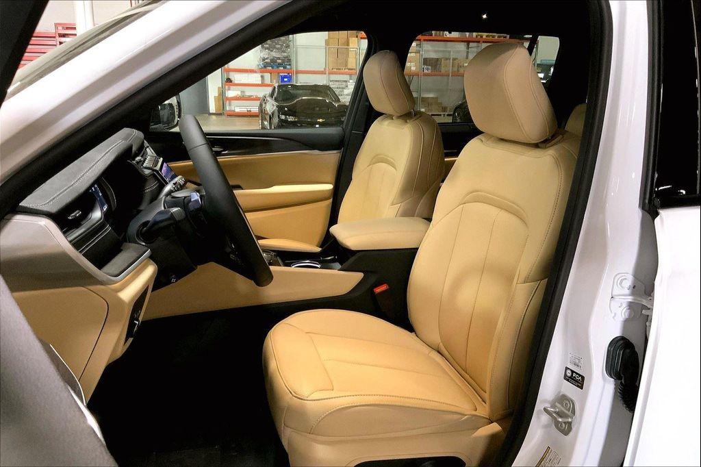 new 2025 Jeep Grand Cherokee car, priced at $45,411