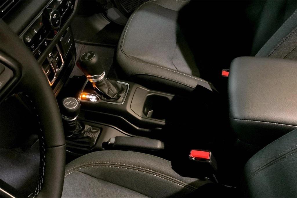 new 2025 Jeep Wrangler car, priced at $47,156