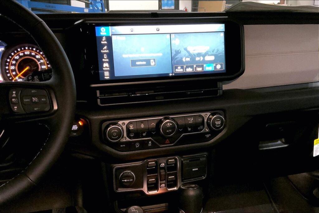 new 2025 Jeep Wrangler car, priced at $48,976