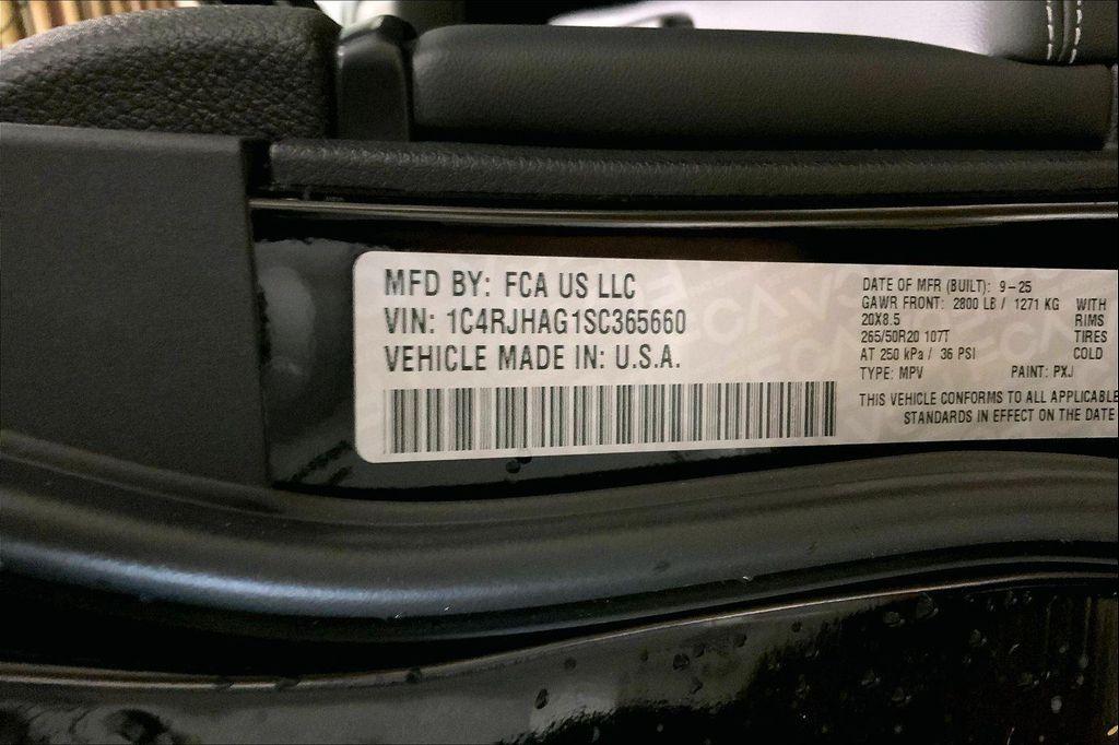 new 2025 Jeep Grand Cherokee car, priced at $38,575