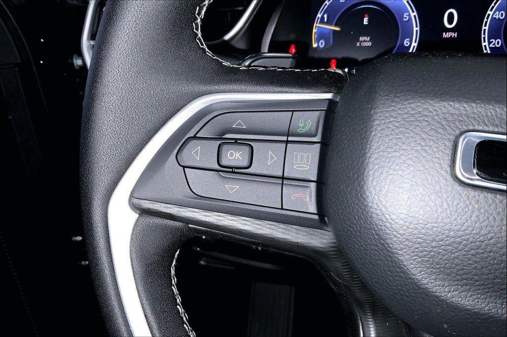 new 2025 Jeep Grand Cherokee car, priced at $38,575