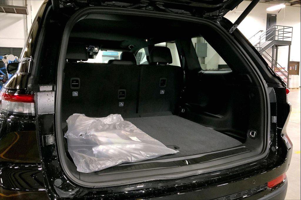 new 2025 Jeep Grand Cherokee car, priced at $38,575