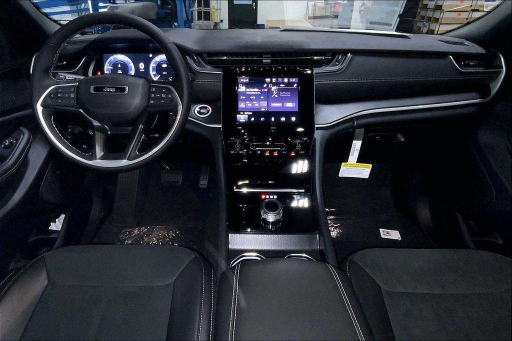 new 2025 Jeep Grand Cherokee car, priced at $38,575