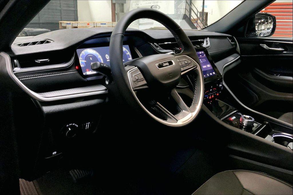 new 2025 Jeep Grand Cherokee car, priced at $38,575