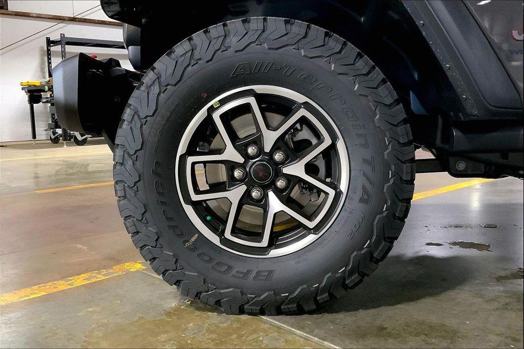 new 2025 Jeep Wrangler car, priced at $46,566