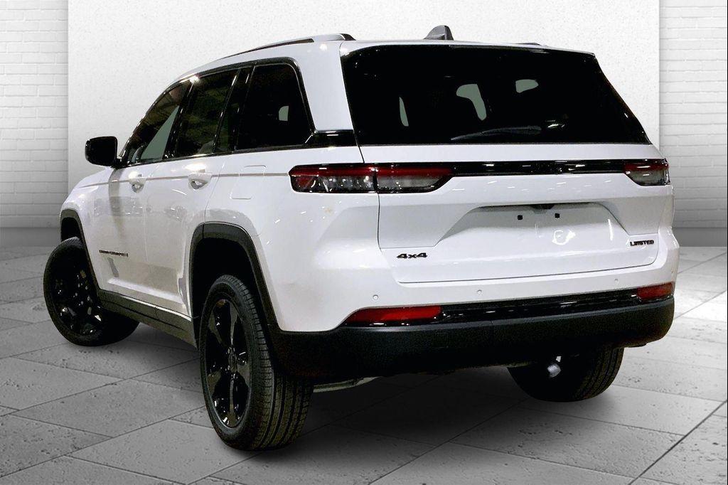 new 2025 Jeep Grand Cherokee car, priced at $45,411