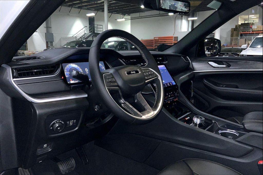 new 2025 Jeep Grand Cherokee car, priced at $45,411