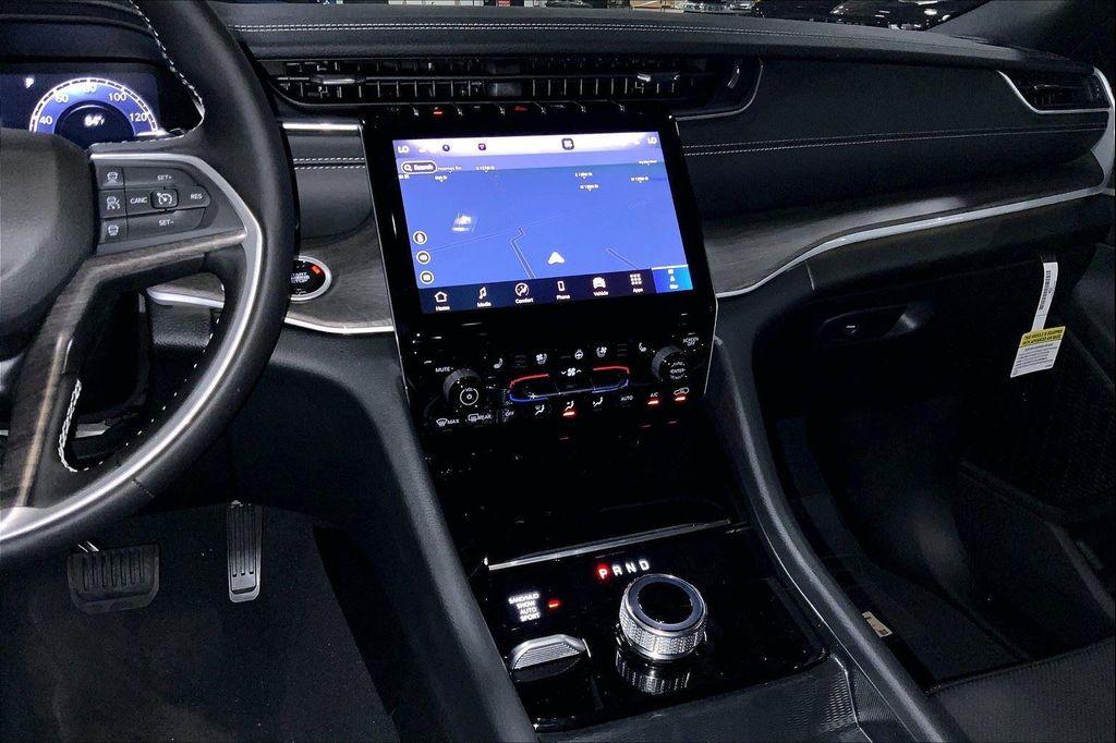 new 2025 Jeep Grand Cherokee car, priced at $45,411