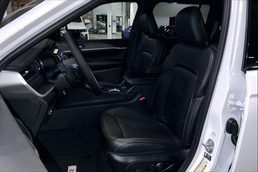 new 2025 Jeep Grand Cherokee car, priced at $45,411