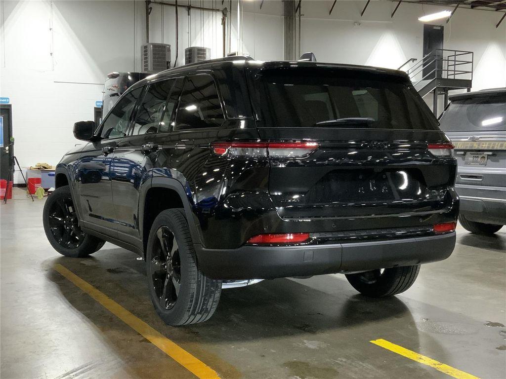 new 2025 Jeep Grand Cherokee car, priced at $42,839