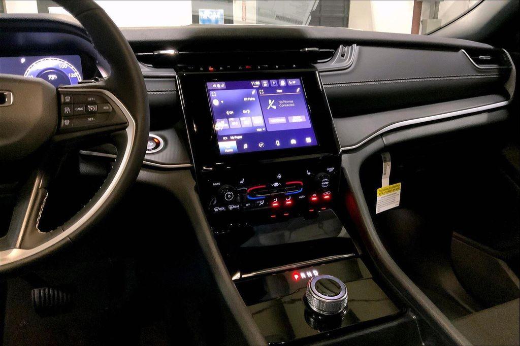 new 2025 Jeep Grand Cherokee car, priced at $42,025