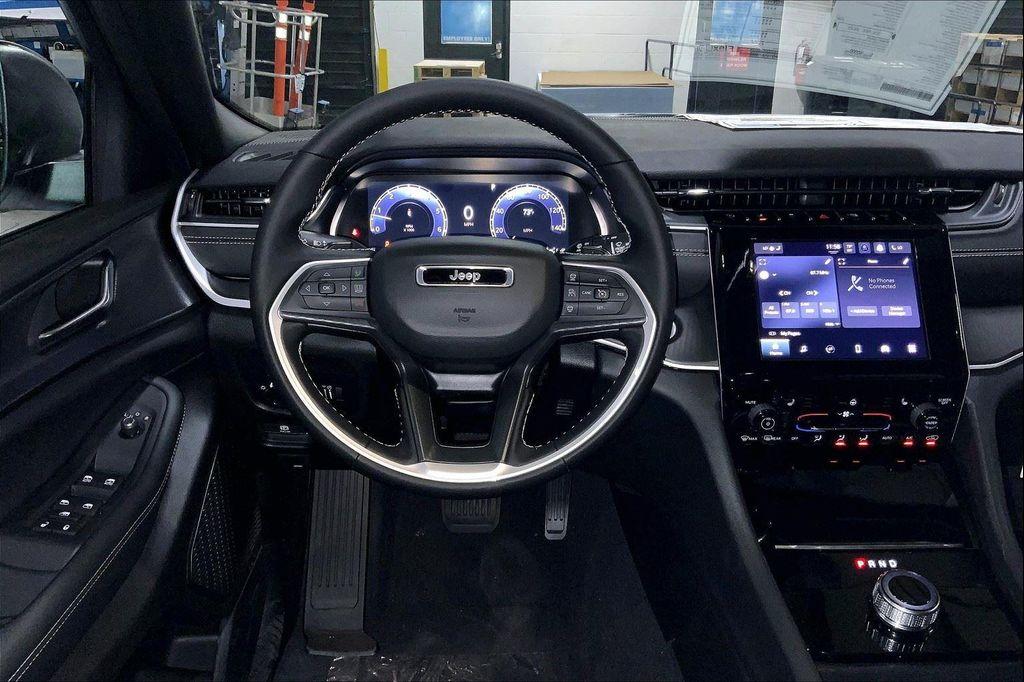 new 2025 Jeep Grand Cherokee car, priced at $42,025