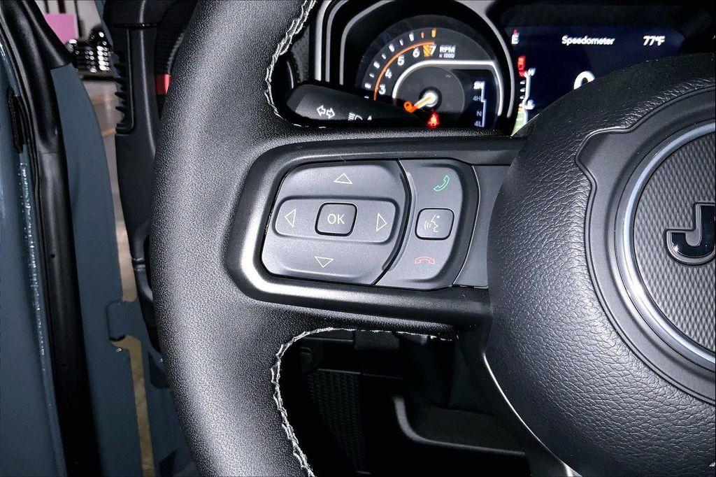 new 2025 Jeep Gladiator car, priced at $45,672