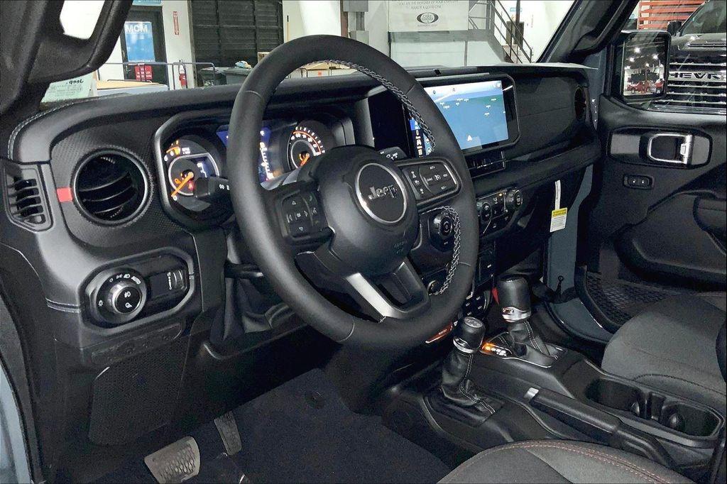 new 2025 Jeep Gladiator car, priced at $45,672