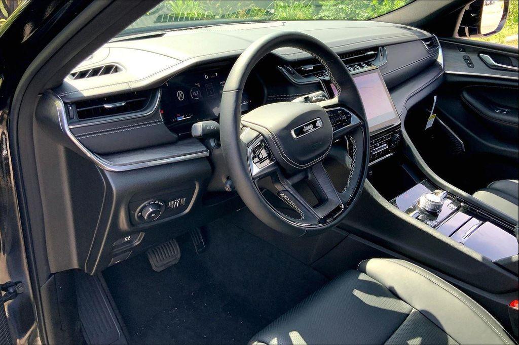 new 2025 Jeep Grand Cherokee car, priced at $64,228