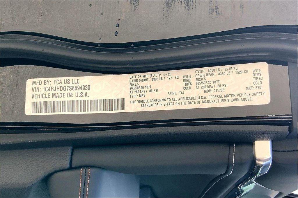 new 2025 Jeep Grand Cherokee car, priced at $64,228