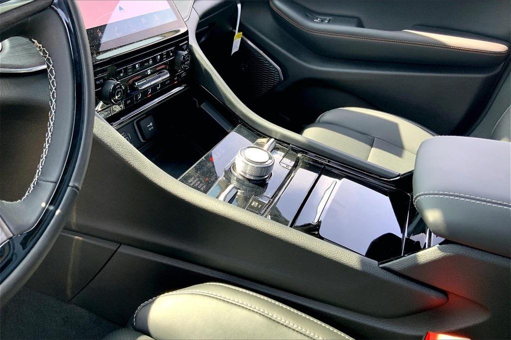 new 2025 Jeep Grand Cherokee car, priced at $68,215