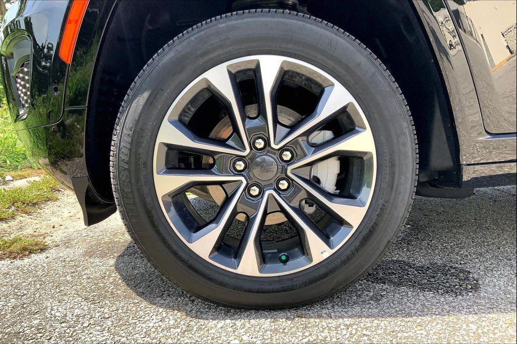 new 2025 Jeep Grand Cherokee car, priced at $64,228