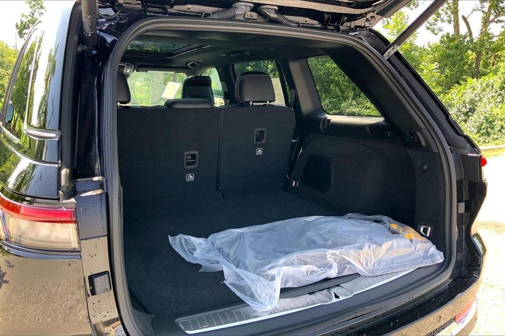 new 2025 Jeep Grand Cherokee car, priced at $68,215